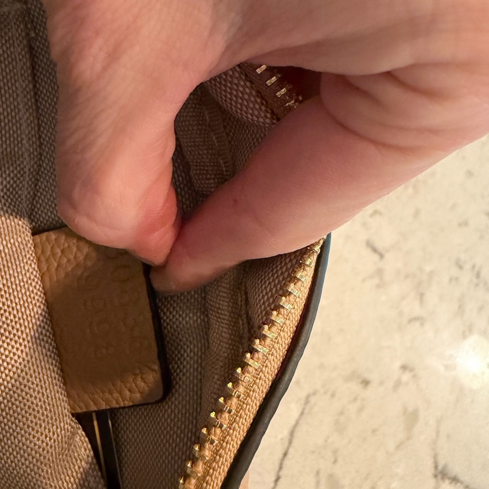 Gucci soho disco Pebbled Tan Leather Crossbody with Embossed Double G - Picture 7 of 8